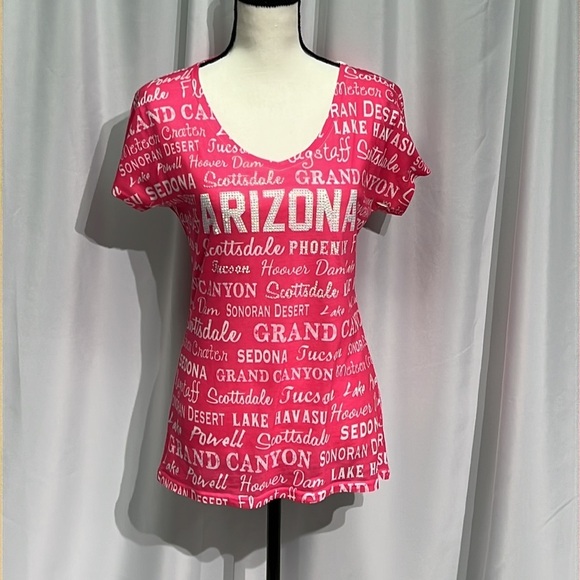 Sweet Gisele Hot Pink ARIZONA Tourist Cities V-Neck Tee - size Medium - Picture 1 of 11